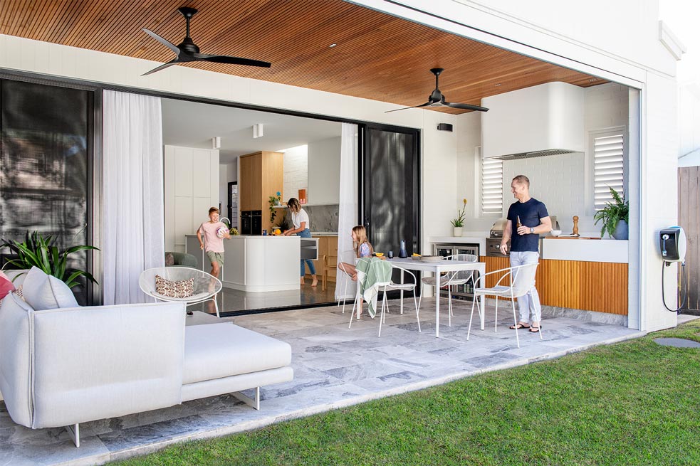 Integrate Indoor and Outdoor Spaces with a Brisbane Painter